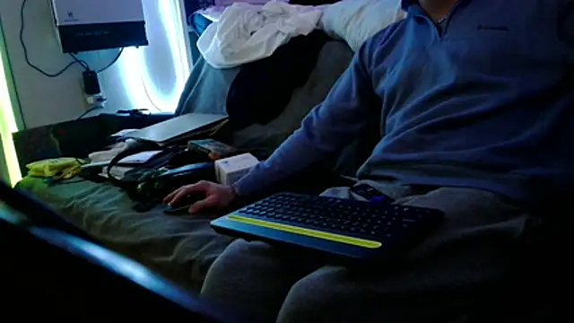 Snapshot of Luv2SuckBWC92 chatting on December 2025 12:21:02 PM Luv2SuckBWC92 online show from December 2025 12:21:02 PM