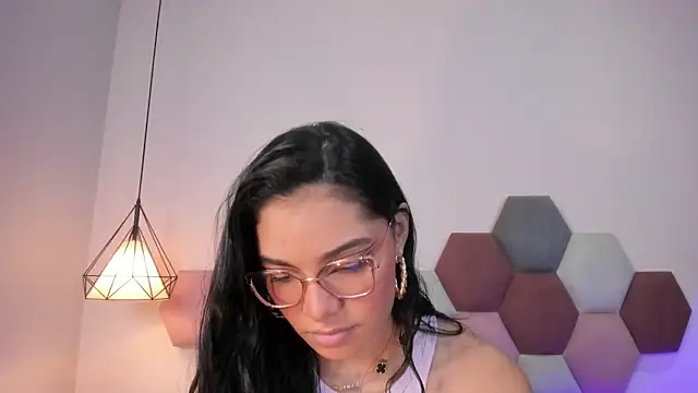 LunaAspen  online show from March 2026 06:01:01 PM