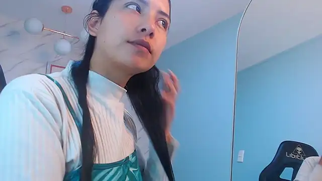 victoria hernandez t  online show from March 2026 01:11:02 PM