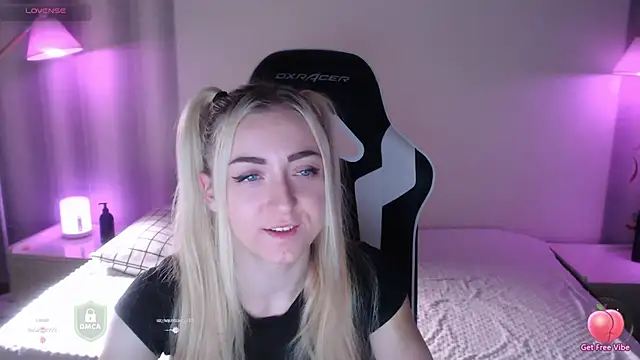 Snapshot of space_danger chatting on December 2025 04:44:02 AM space danger online show from December 2025 04:44:02 AM