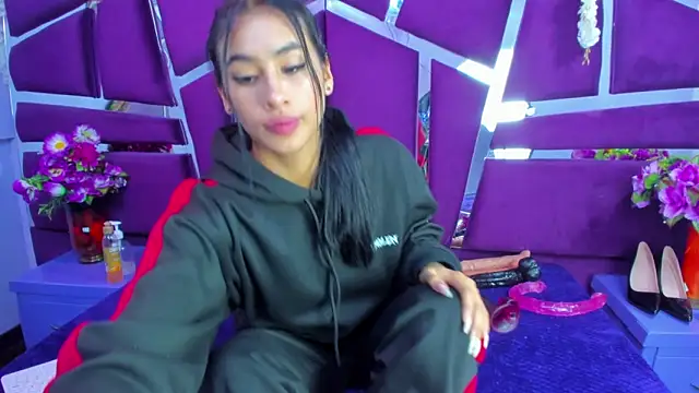 Miaa Davis  online show from February 2026 02:43:01 AM