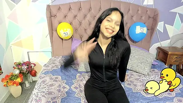 CloeyGraweing online show from November 2025 06:29:01 PM