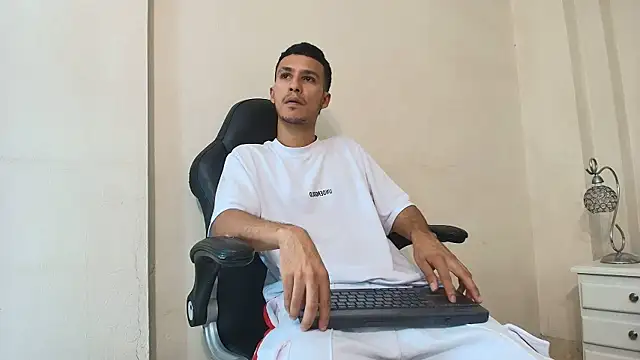 Marcus Jeron online show from April 2026 01:41:02 AM