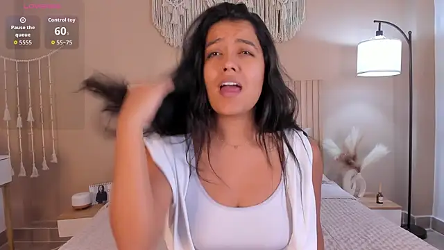 Snapshot of Camila_Bustamante chatting on May 2026 04:58:02 PM Camila Bustamante online show from May 2026 04:58:02 PM