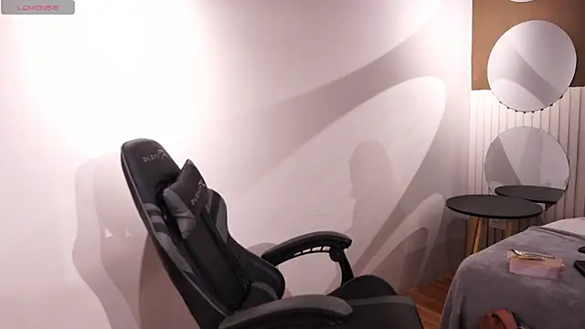 Ariaa Isabell online show from October 2025 06:53:02 PM