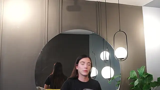 Ariaa Isabell online show from March 2026 06:37:01 PM