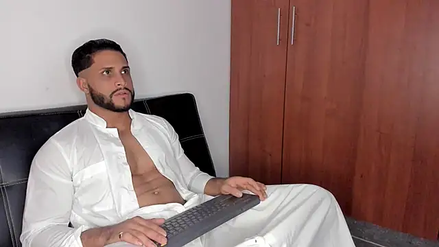 Pier Simons online show from November 2025 10:17:01 AM