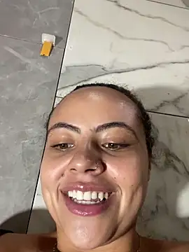 Chloe Leaozinho online show from April 2026 01:39:01 PM