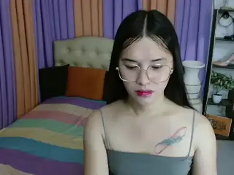 SeductiveAppleTS online show from December 2025 05:15:02 AM