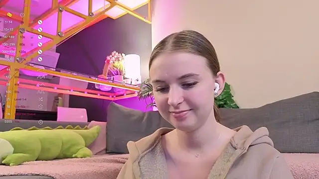 Snapshot of FlexiPixie chatting on October 2025 08:15:01 AM FlexiPixie online show from October 2025 08:15:01 AM