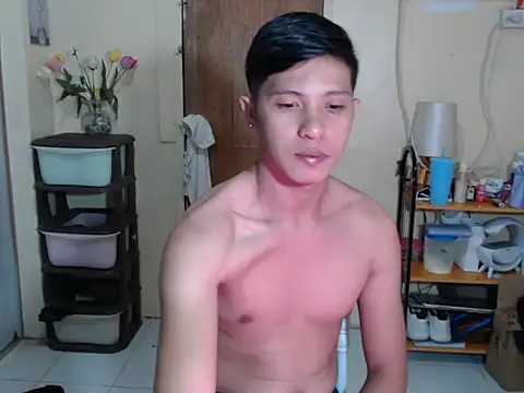 Snapshot of darryl_hugecok chatting on July 2026 07:50:02 PM darryl hugecok online show from July 2026 07:50:02 PM