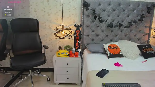 Aprilwatson online show from October 2025 07:14:02 PM