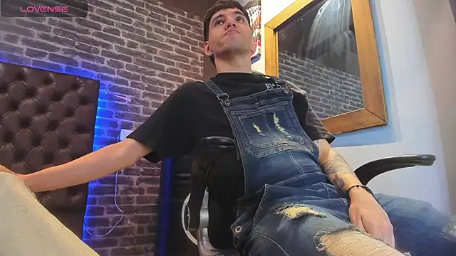 Matteo12  online show from October 2025 03:58:01 AM