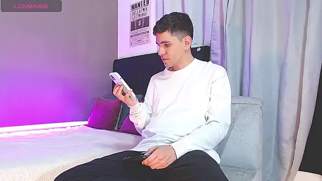 Matteo12  online show from November 2025 11:49:02 PM