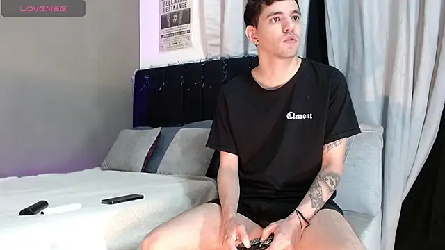 Matteo12  online show from November 2025 08:51:05 AM