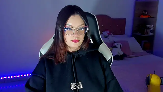 OphelianaRose33 online show from April 2026 11:21:02 PM