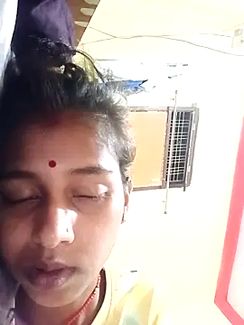 Saniye-143 online show from October 2025 05:58:02 PM