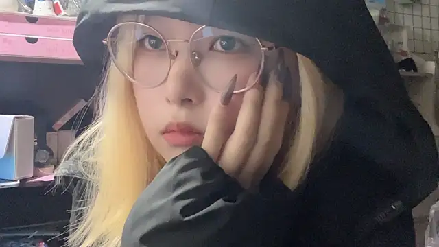 luna51888 online show from October 2025 03:09:02 PM