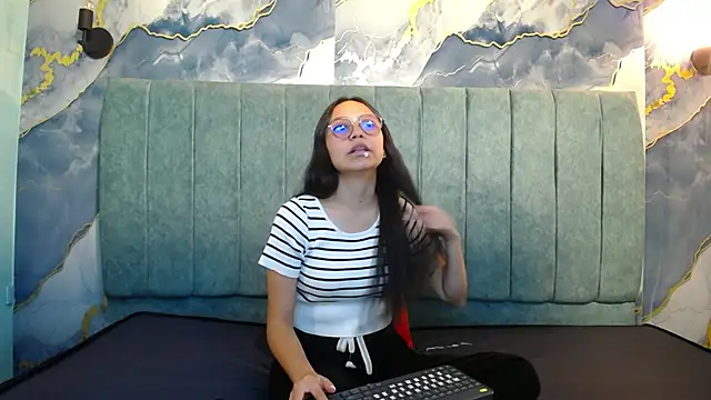 katalina07 1 online show from April 2026 06:02:01 PM