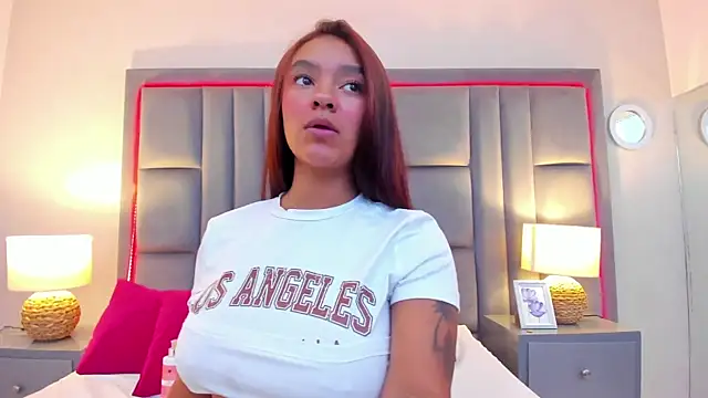 GabyMoreau online show from November 2025 07:58:01 PM