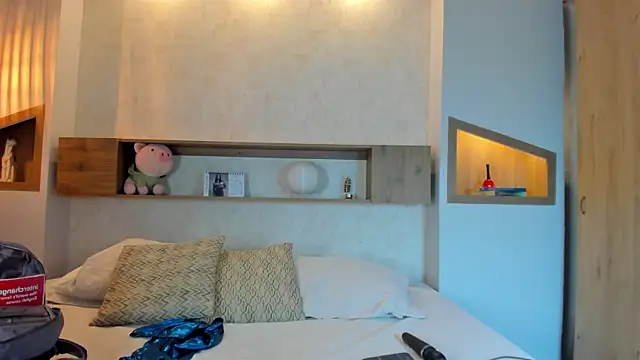 Emilly Beaumont online show from February 2026 01:43:01 PM