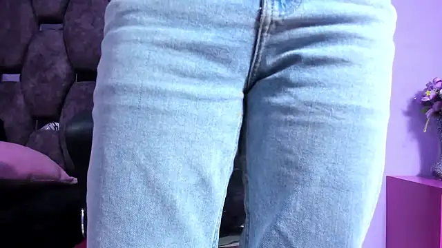 Snapshot of Emy_Latin chatting on November 2025 08:52:01 PM Emy Latin online show from November 2025 08:52:01 PM