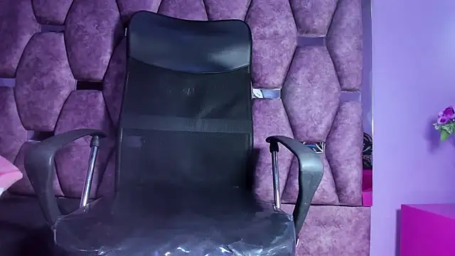 Snapshot of Emy_Latin chatting on November 2025 08:08:02 PM Emy Latin online show from November 2025 08:08:02 PM