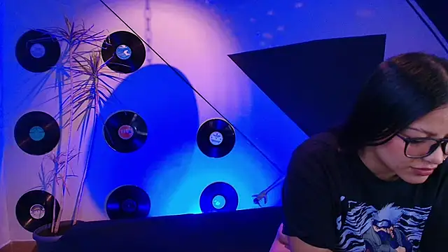 Lilith and Khloe online show from November 2025 11:23:02 AM