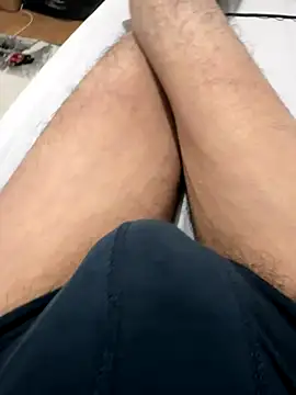 Snapshot of Levinhurst chatting on December 2025 10:37:02 PM Levinhurst online show from December 2025 10:37:02 PM