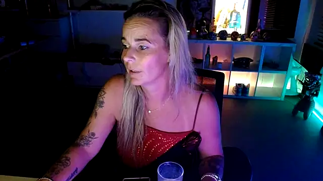 Mrs-Aurora online show from October 2025 08:07:01 PM