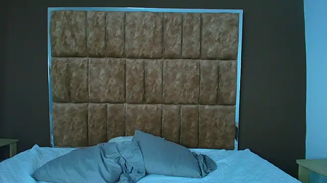 Kitty ravee online show from October 2025 01:30:01 PM