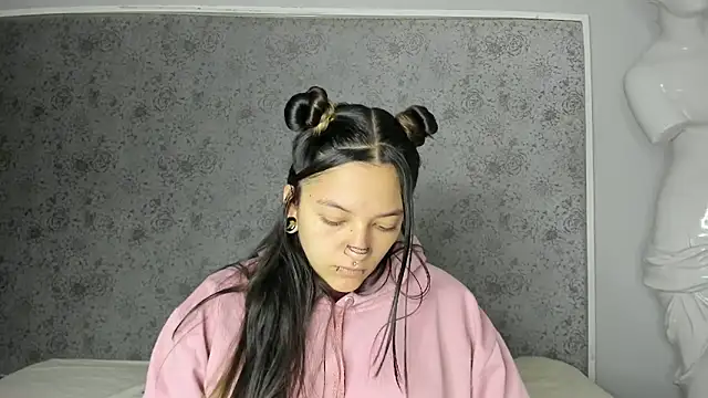 Kitty ravee online show from October 2025 04:01:02 AM