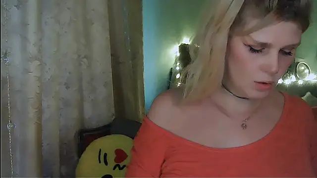 Snapshot of TsPostophere chatting on January 2025 11:10:02 AM TsPostophere online show from January 2025 11:10:02 AM