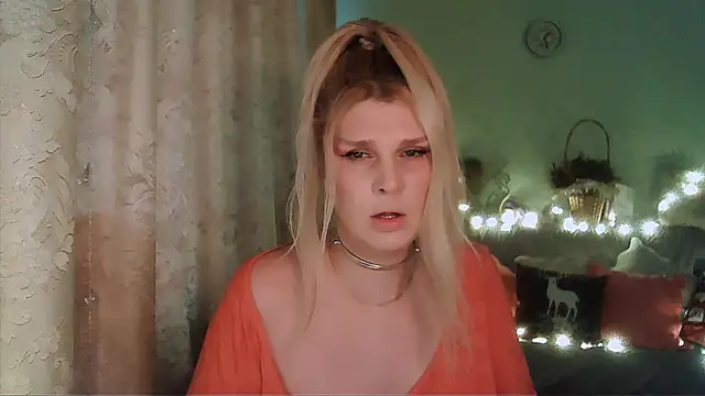 Snapshot of TsPostophere chatting on January 2025 10:28:02 AM TsPostophere online show from January 2025 10:28:02 AM