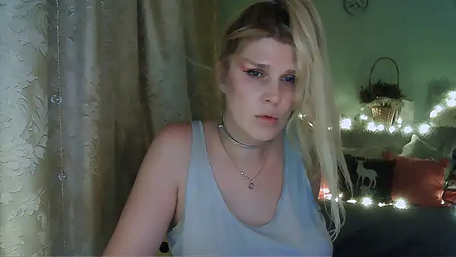 Snapshot of TsPostophere chatting on January 2025 01:41:02 PM TsPostophere online show from January 2025 01:41:02 PM