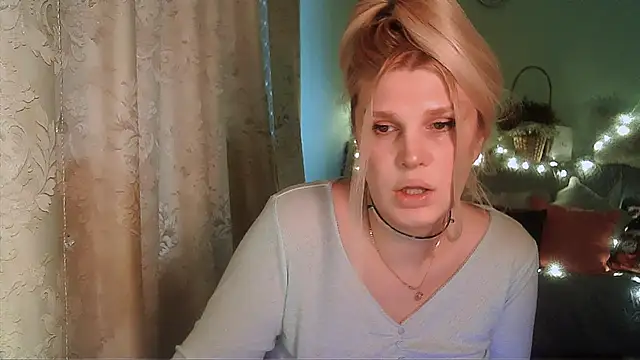 Snapshot of TsPostophere chatting on January 2025 10:58:01 AM TsPostophere online show from January 2025 10:58:01 AM