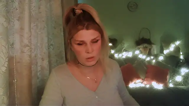 Snapshot of TsPostophere chatting on January 2025 10:45:01 AM TsPostophere online show from January 2025 10:45:01 AM