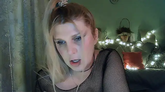 Snapshot of TsPostophere chatting on February 2025 01:41:02 PM TsPostophere online show from February 2025 01:41:02 PM