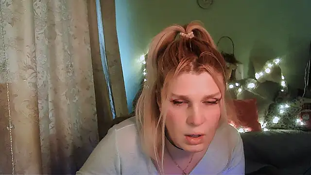 Snapshot of TsPostophere chatting on February 2025 11:09:01 AM TsPostophere online show from February 2025 11:09:01 AM