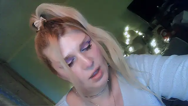 Snapshot of TsPostophere chatting on February 2025 01:55:01 PM TsPostophere online show from February 2025 01:55:01 PM