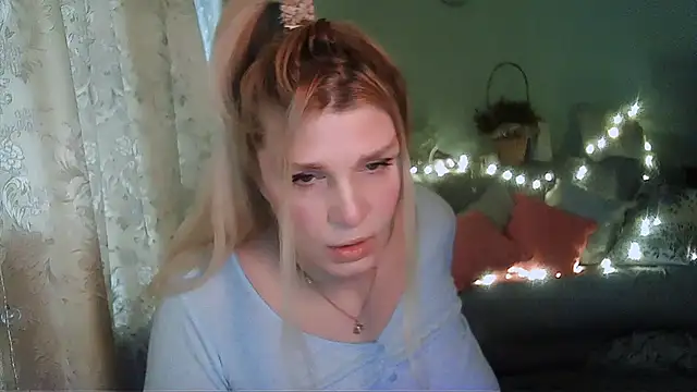 Snapshot of TsPostophere chatting on February 2025 10:28:01 AM TsPostophere online show from February 2025 10:28:01 AM