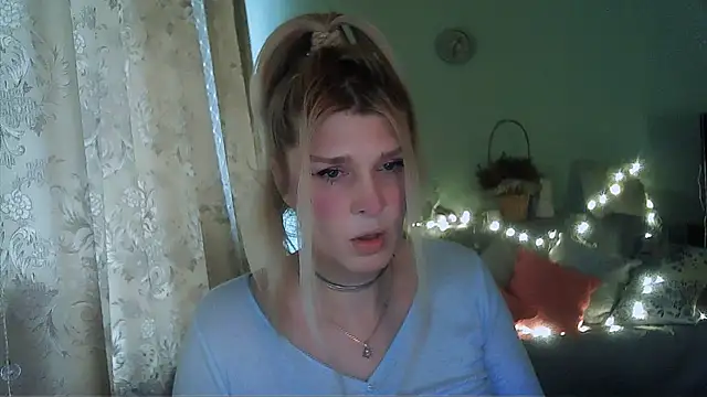 Snapshot of TsPostophere chatting on February 2025 10:33:02 AM TsPostophere online show from February 2025 10:33:02 AM