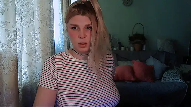 Snapshot of TsPostophere chatting on February 2025 10:28:02 AM TsPostophere online show from February 2025 10:28:02 AM