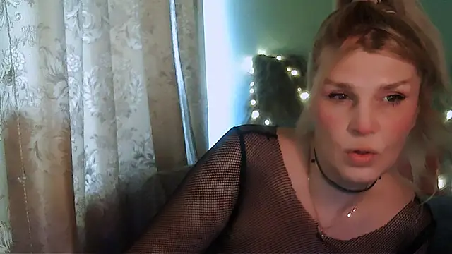 Snapshot of TsPostophere chatting on February 2025 10:40:02 AM TsPostophere online show from February 2025 10:40:02 AM