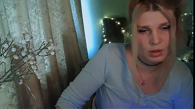 Snapshot of TsPostophere chatting on March 2025 10:40:02 AM TsPostophere online show from March 2025 10:40:02 AM