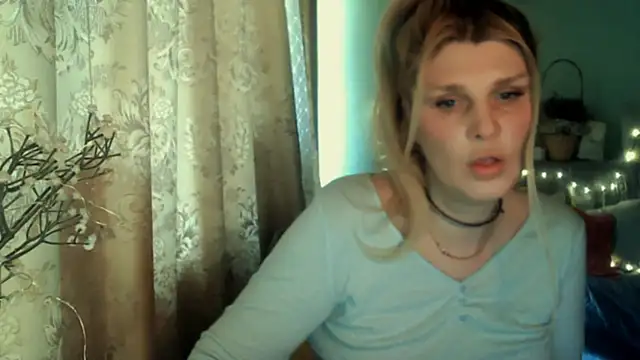 Snapshot of TsPostophere chatting on March 2025 09:31:02 AM TsPostophere online show from March 2025 09:31:02 AM