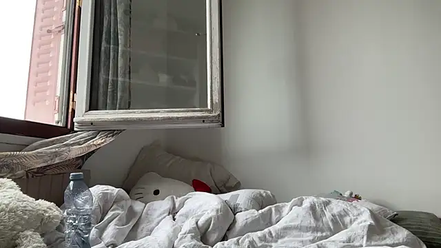 Snapshot of NIQUE_TARAXX chatting on September 2025 01:43:02 PM NIQUE TARAXX online show from September 2025 01:43:02 PM