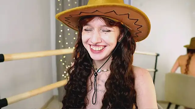 Snapshot of LeelooYolo chatting on December 2025 07:53:02 PM LeelooYolo online show from December 2025 07:53:02 PM