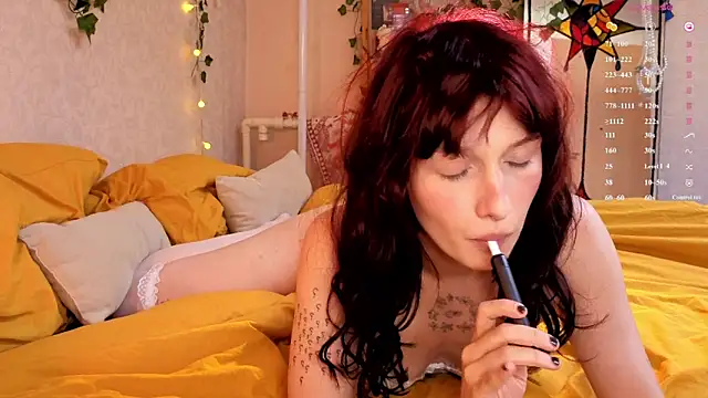 Snapshot of LeelooYolo chatting on June 2026 06:23:01 PM LeelooYolo online show from June 2026 06:23:01 PM