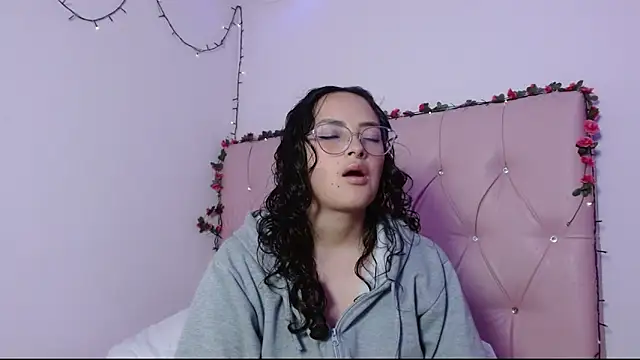 Snapshot of manumeow1 chatting on December 2025 10:14:01 PM manumeow1 online show from December 2025 10:14:01 PM